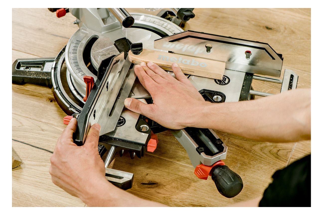 METABO Kappsäge, 230V, 1800W