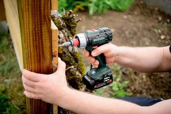 Akku Bohrschrauber BS 18 L Quick Metabo 2x18,0 V 2,0 Ah Ladegerät SC 30 metaBOX