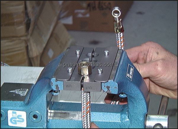 Schraubstock-Niederdruckpresse