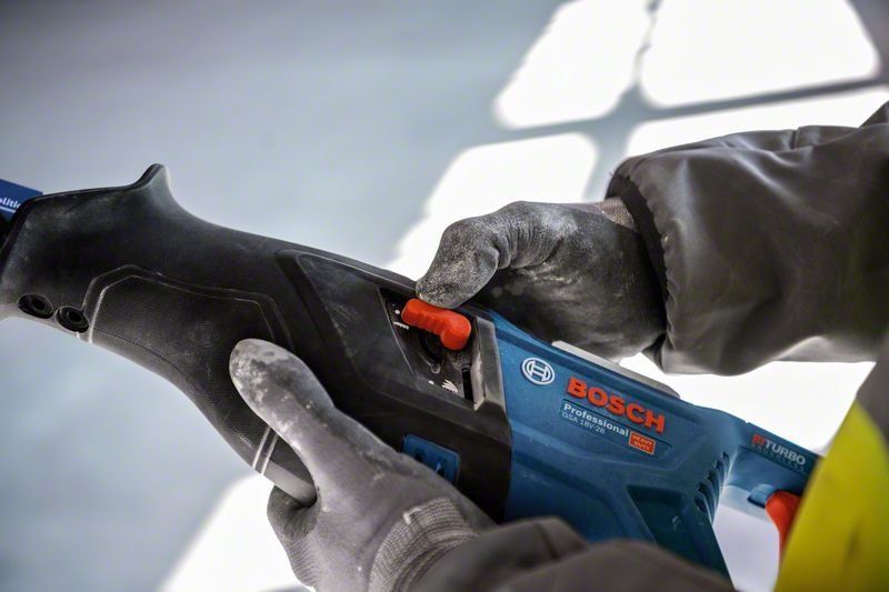 Bosch Akku-Säbelsäge BITURBO GSA 18V-28