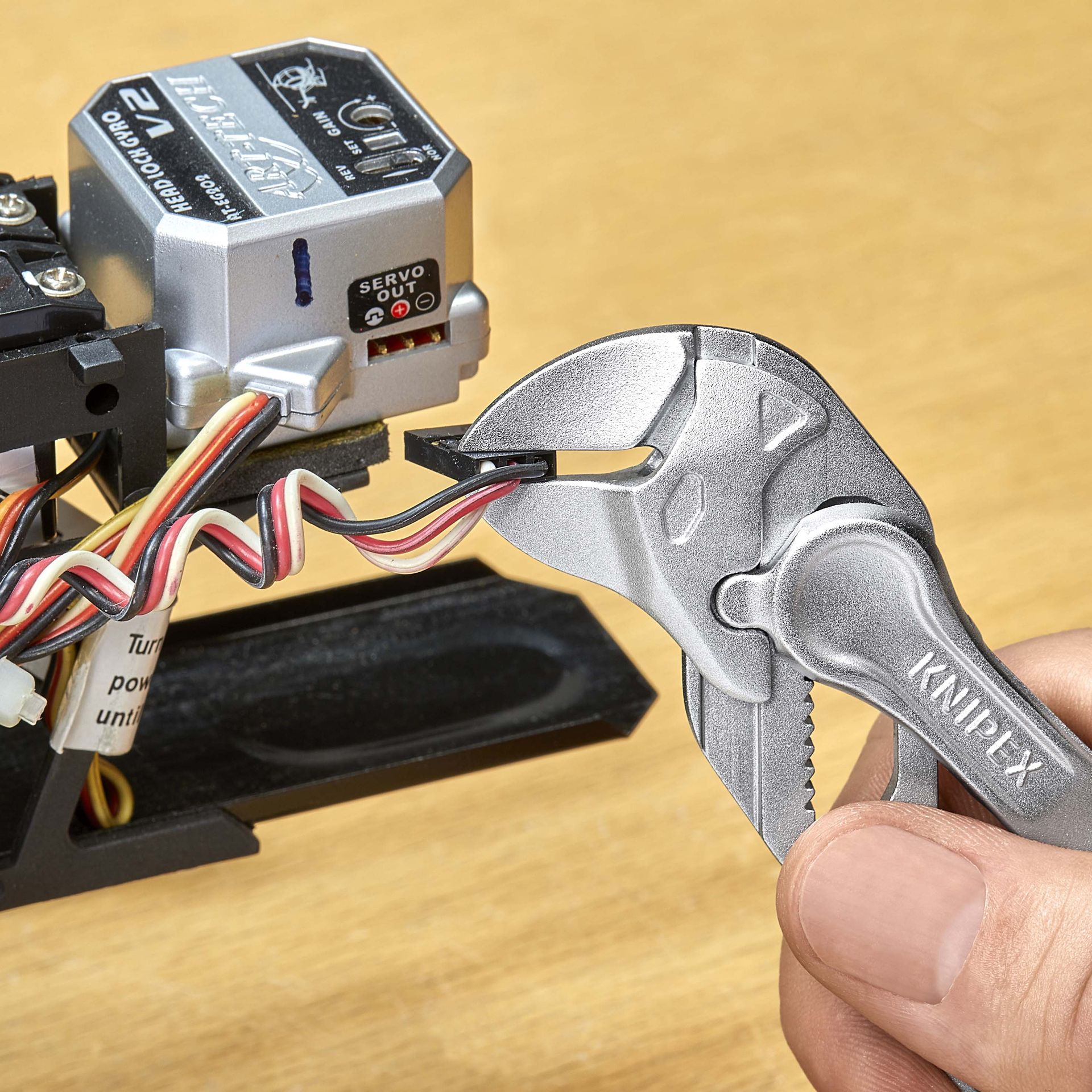 KNIPEX Zangenschlüssel XS aufgeprägte, raue Oberfläche