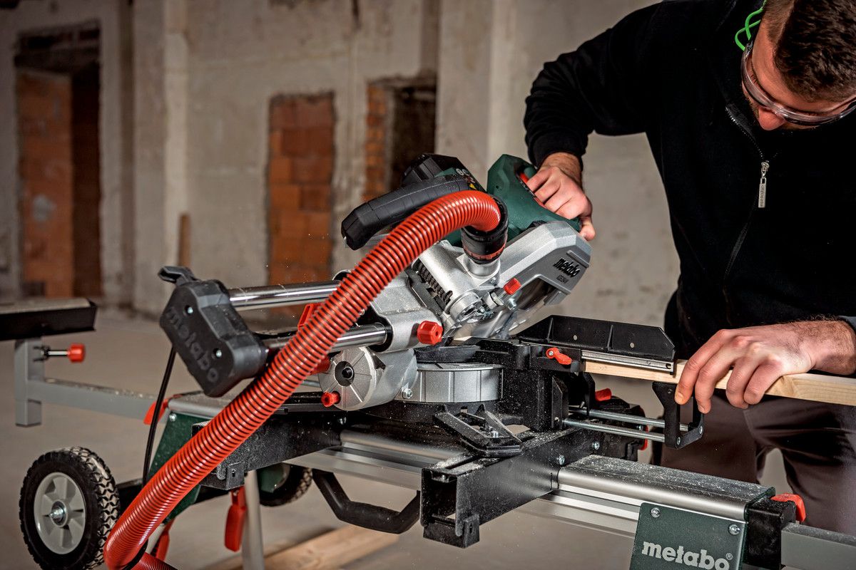 Kapp- und Gehrungssäge KGS 216 M Metabo