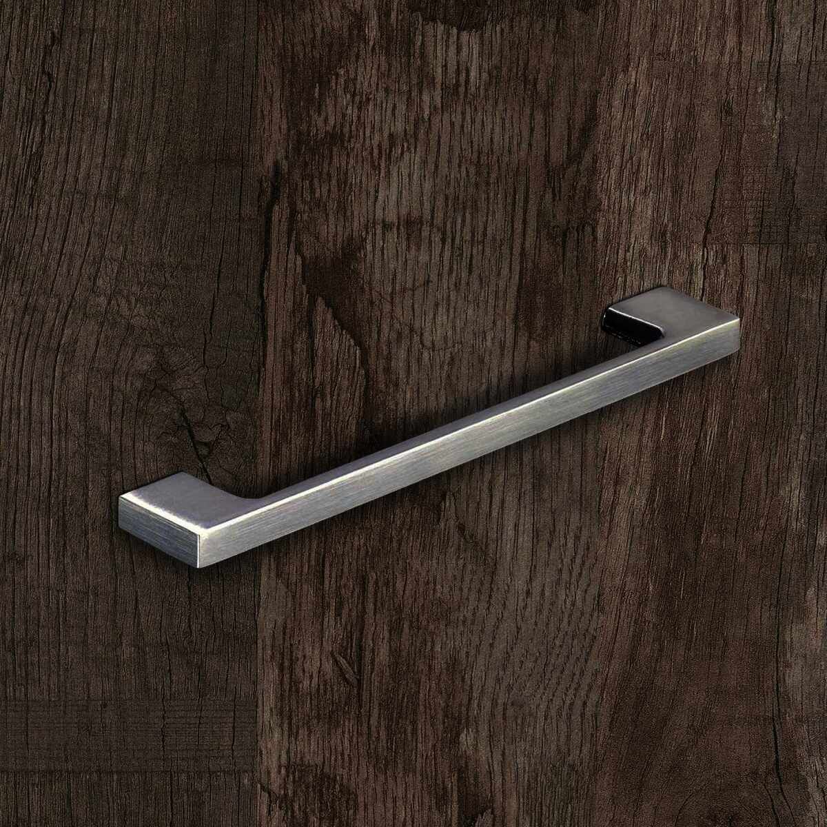 Griff Belluno, Bohrabstand 160 / 192 mm, L 200 mm,