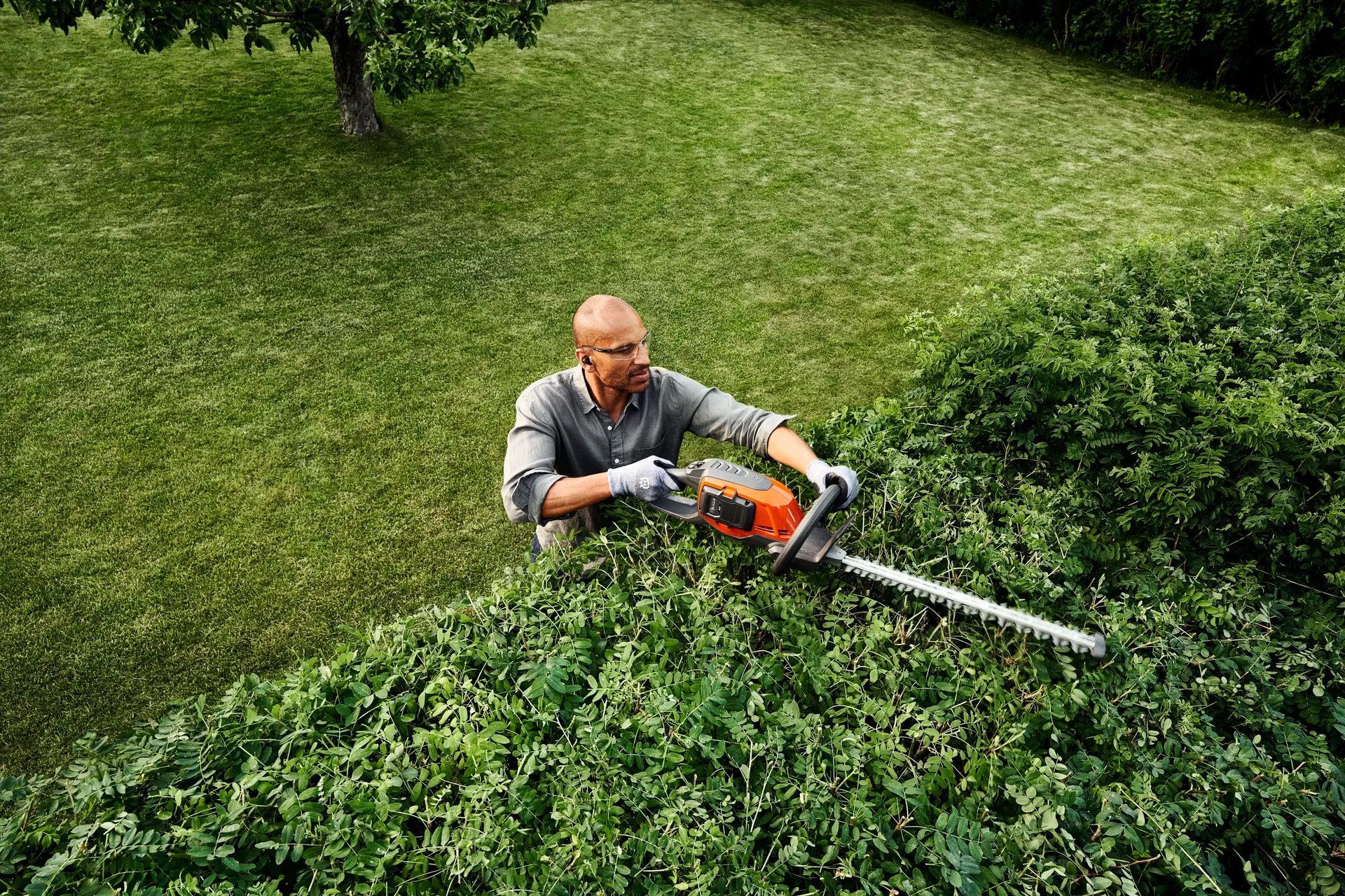 Husqvarna Akku-Heckenschere 215iHD45 inkl. Akku BLi10 und Ladegerät C80