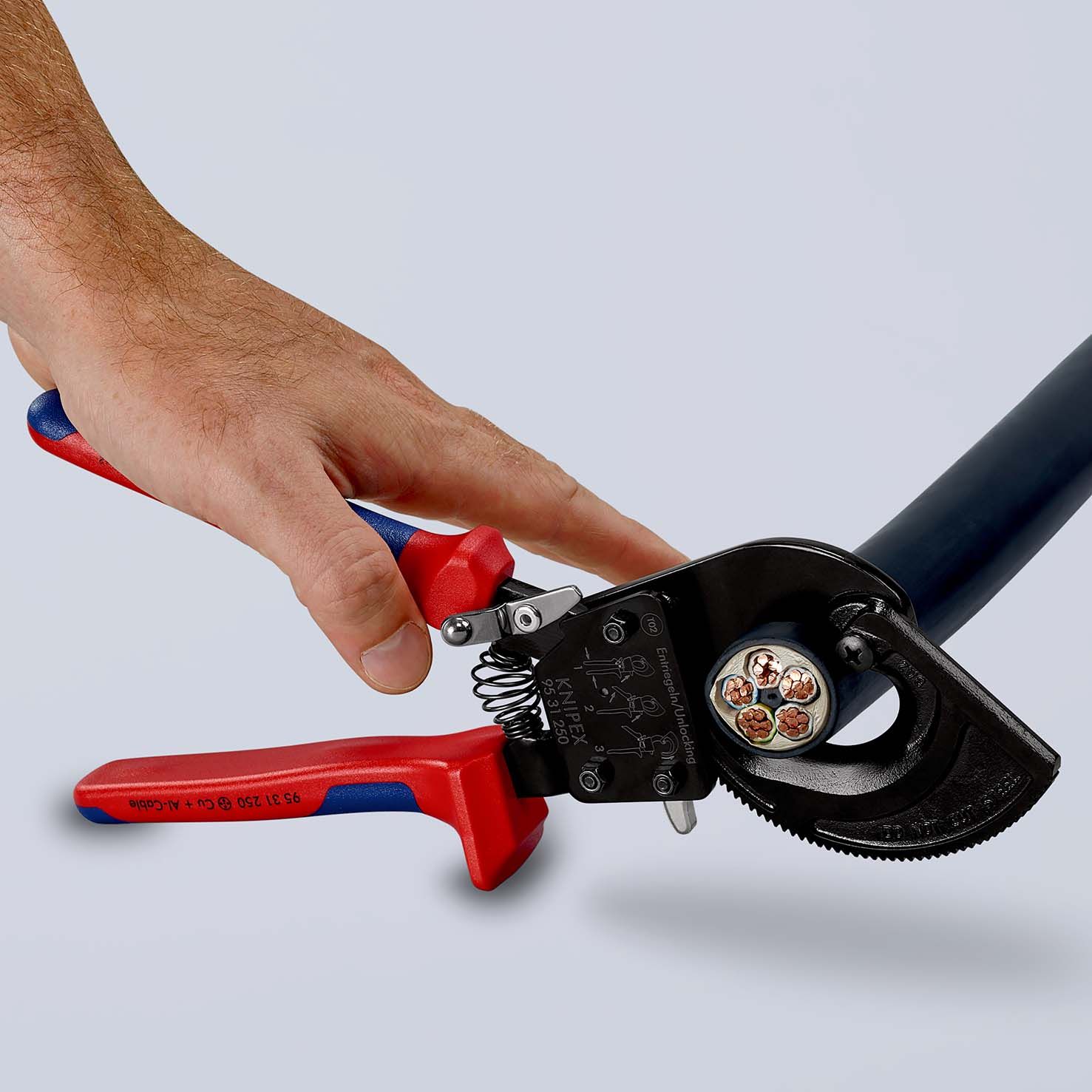 KNIPEX Kabelschneider (Ratschenprinzip) mit Mehrkomponenten-Hüllen