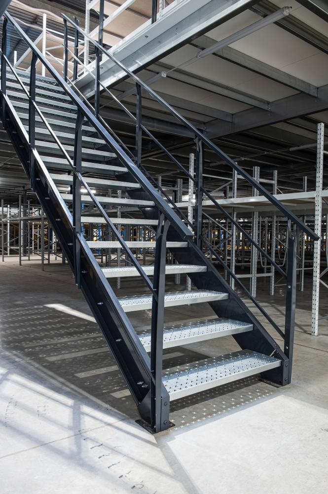Treppe 38 Grad für Lagerbühne B960mm Lichte Breite 860 mm