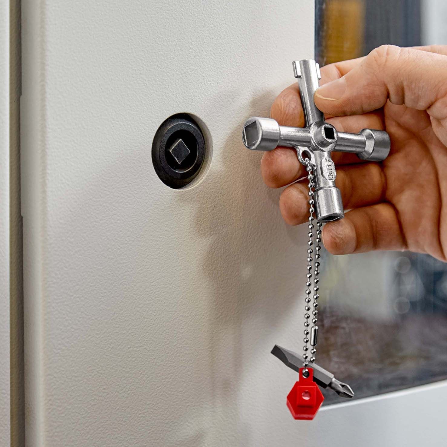 KNIPEX Schaltschrankschlüssel der Standard Schaltschrankschlüssel