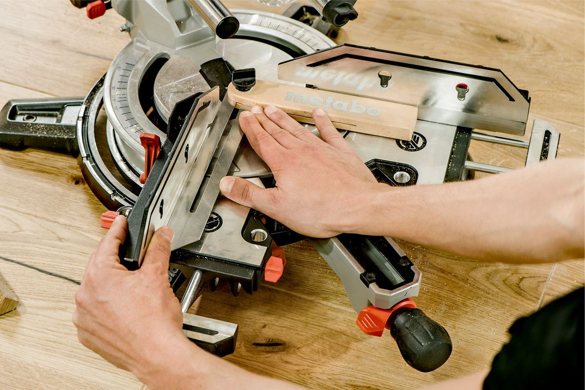 Kapp- und Gehrungssäge KGSV 72 xact SYM Metabo