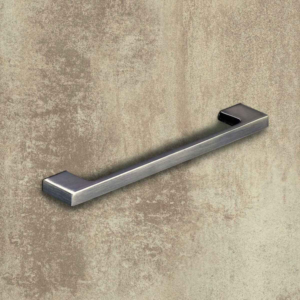 Griff Belluno, Bohrabstand 160 / 192 mm, L 200 mm,