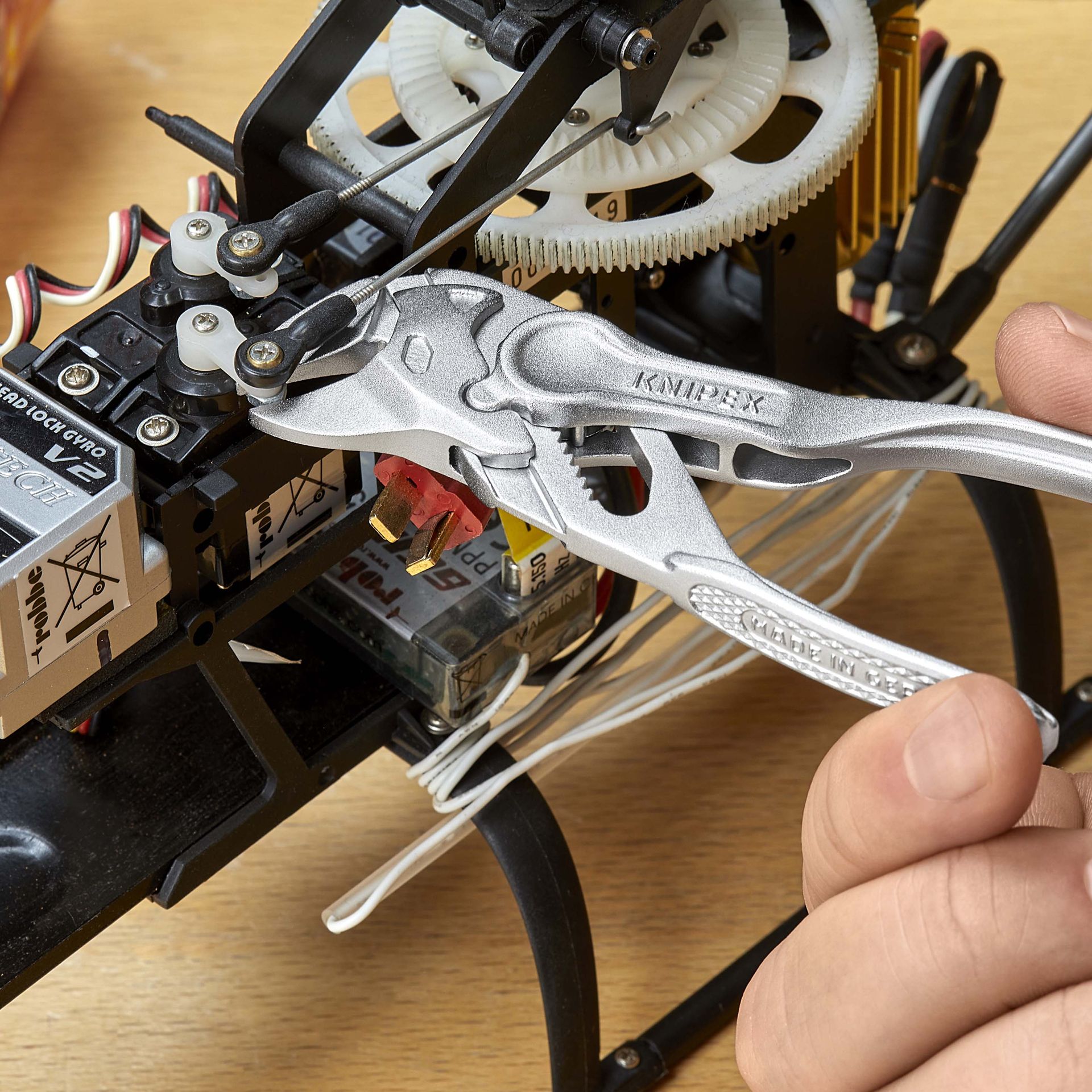 KNIPEX Zangenschlüssel XS aufgeprägte, raue Oberfläche