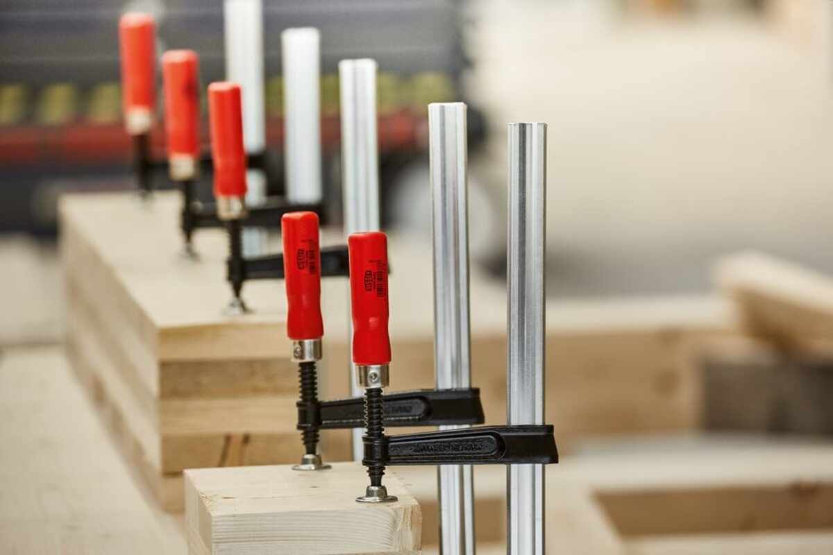 Temperguss-Schraubknecht TKPN mit bewährtem Holzgriff
