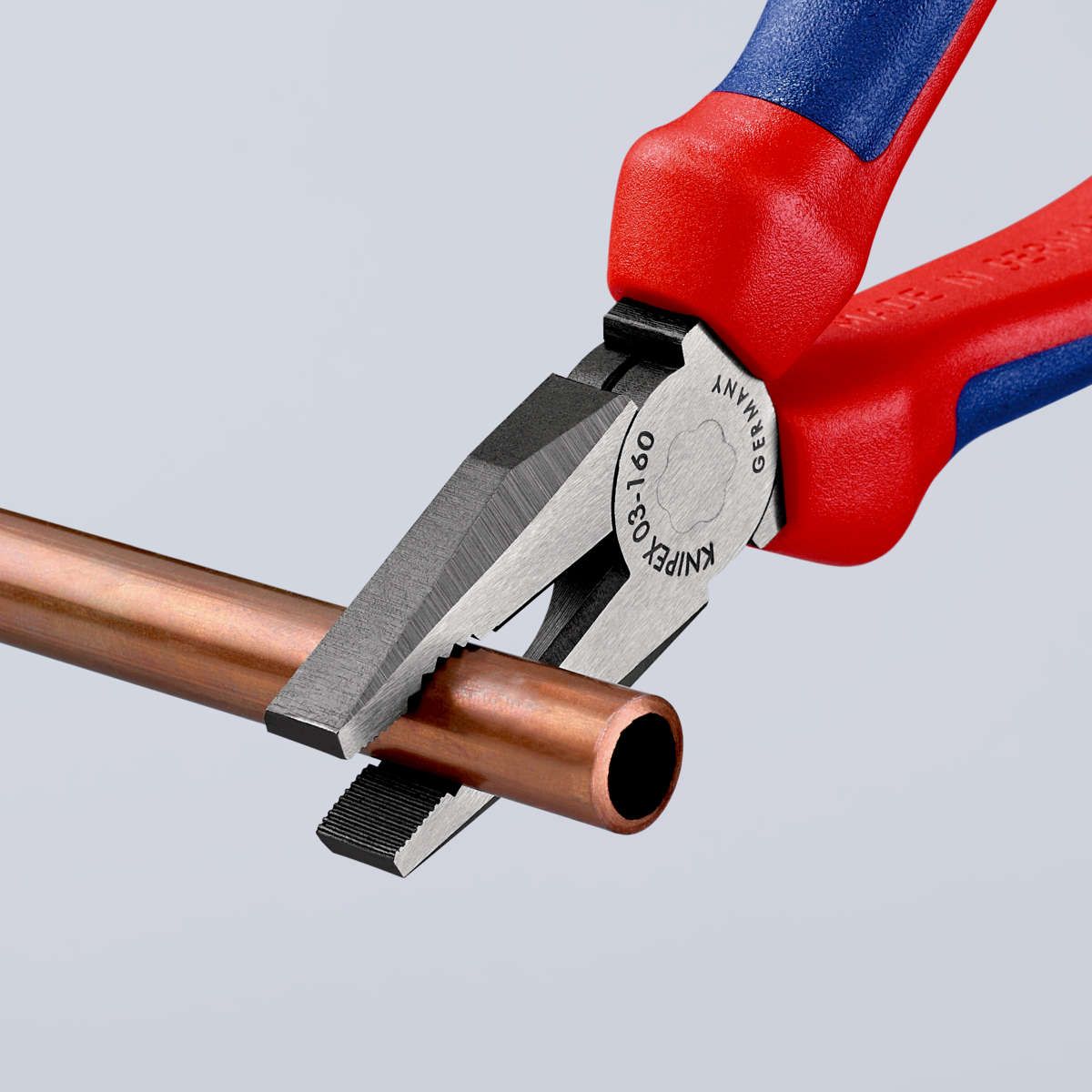 KNIPEX 03 02 160 Kombizange mit Mehrkomponenten-Hüllen schwarz atramentiert 160 mm