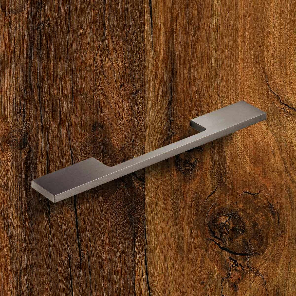 Griff Velitra, Bohrabstand 128 / 192 mm, L 204 mm,