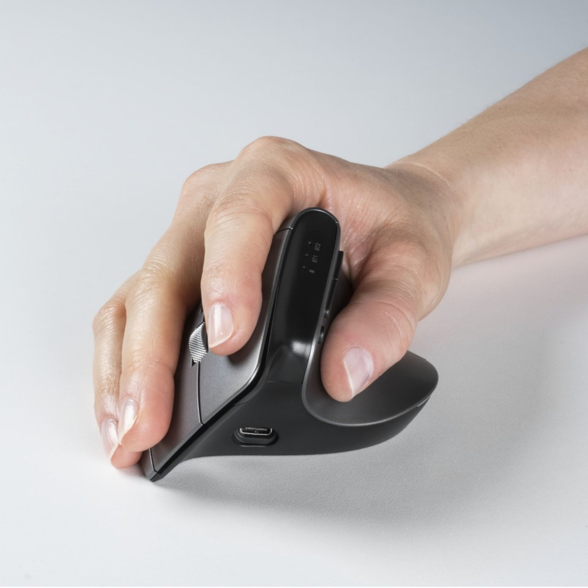 Maus EMW-700 ergonomisch an