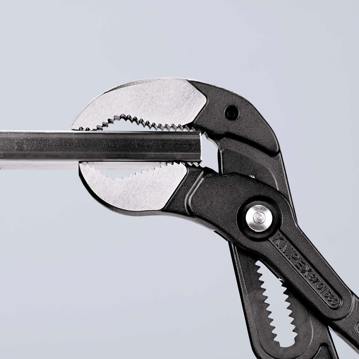 KNIPEX 87 01 560 Cobra® XXL Rohr- und Wasserpumpenzange mit Kunststoff überzogen grau atramentiert 560 mm