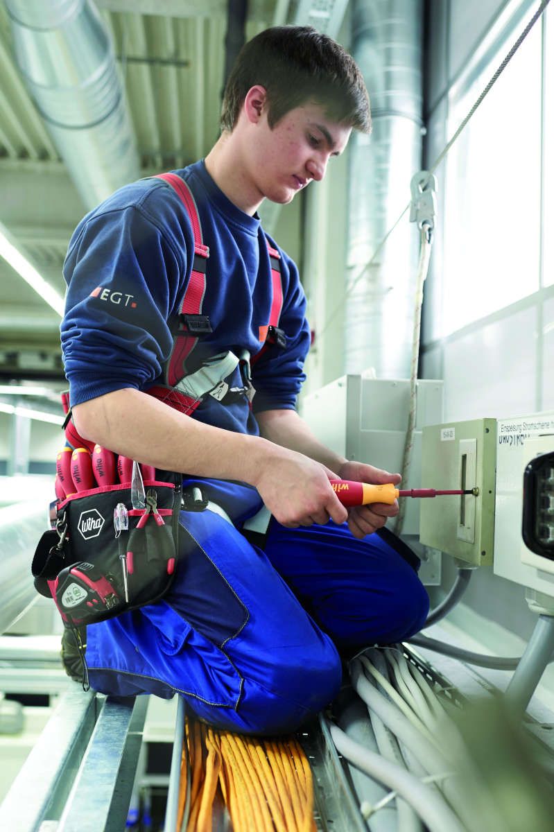 Wiha Schraubendreher mit Bit Magazin LiftUp electric Schlitz, Phillips, PlusMinus/Pozidriv mit 6 slimBits (38611)