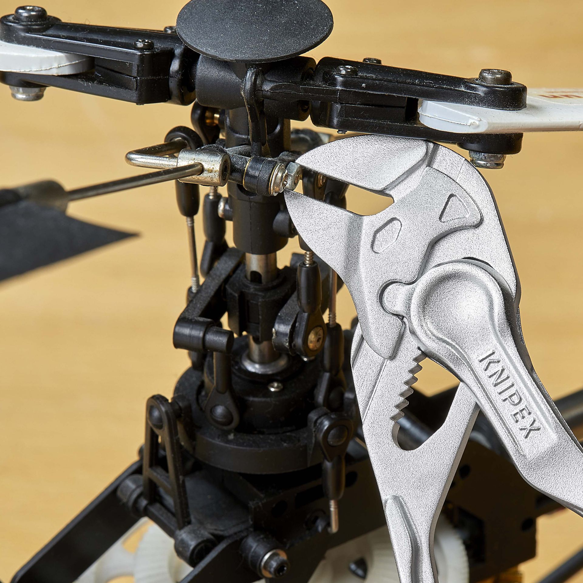 KNIPEX Zangenschlüssel XS aufgeprägte, raue Oberfläche