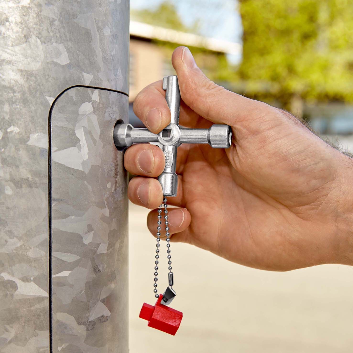 KNIPEX Schaltschrankschlüssel der Standard Schaltschrankschlüssel
