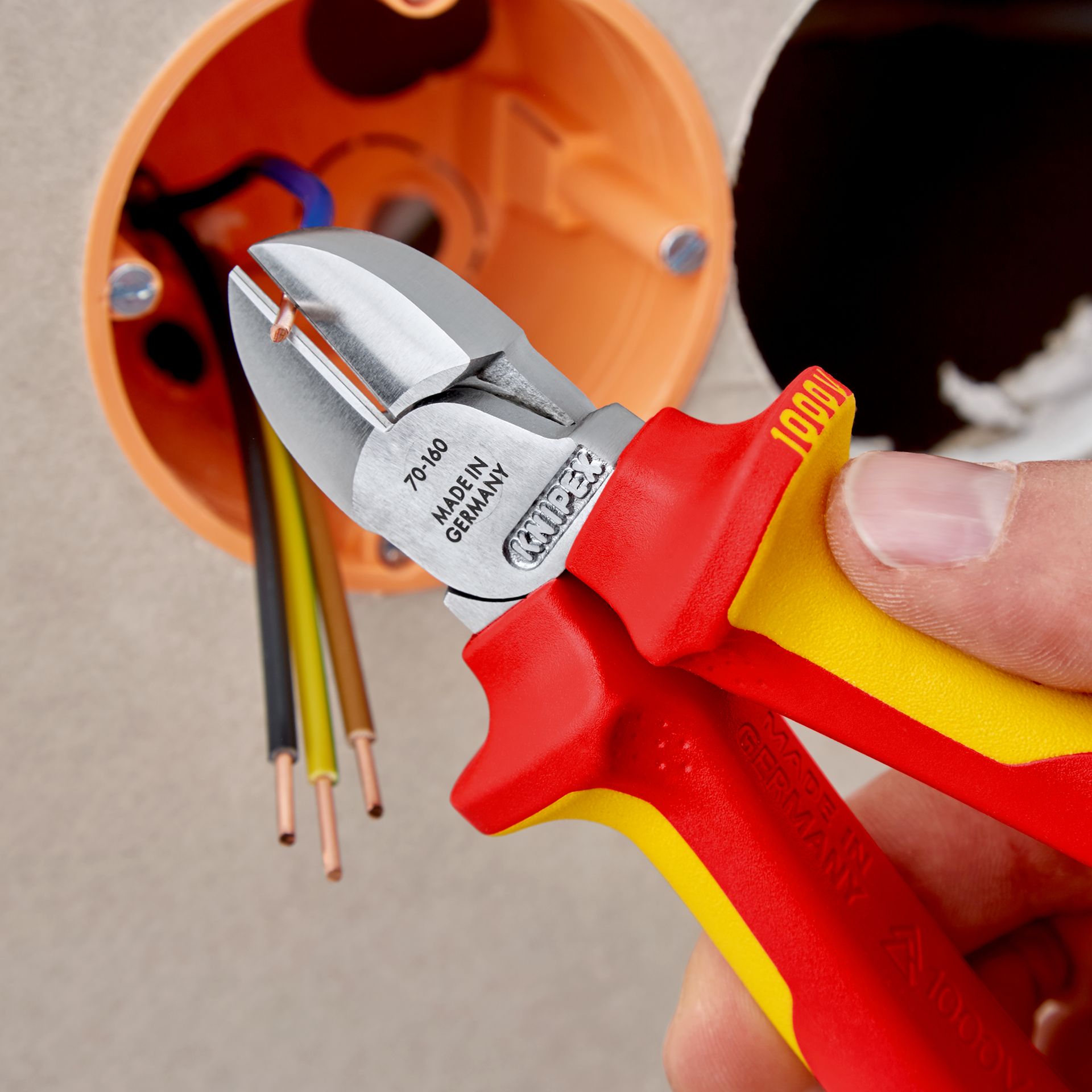 KNIPEX Seitenschneider isoliert mit Mehrkomponenten-Hüllen,