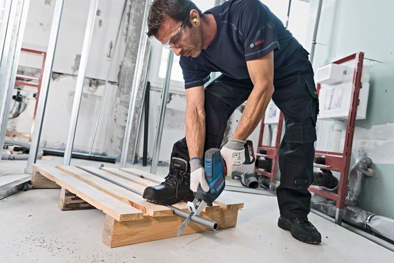 Bosch Akku-Säbelsäge GSA 18V-LI C