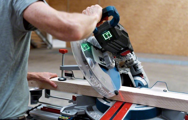 Bosch Akku-Kapp- und Gehrungssäge BITURBO