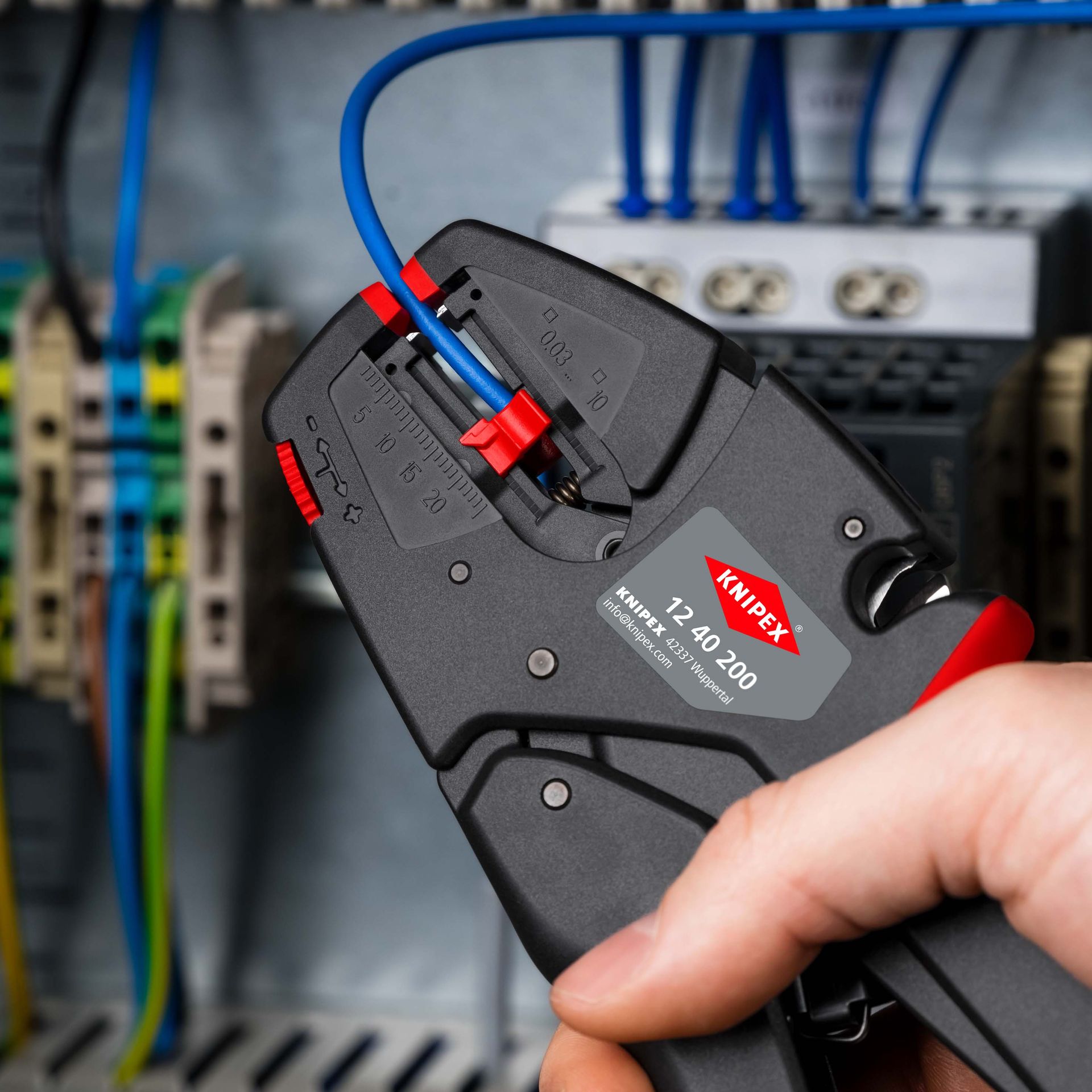 KNIPEX Selbsteinstellende Abisolierzange 200 mm
