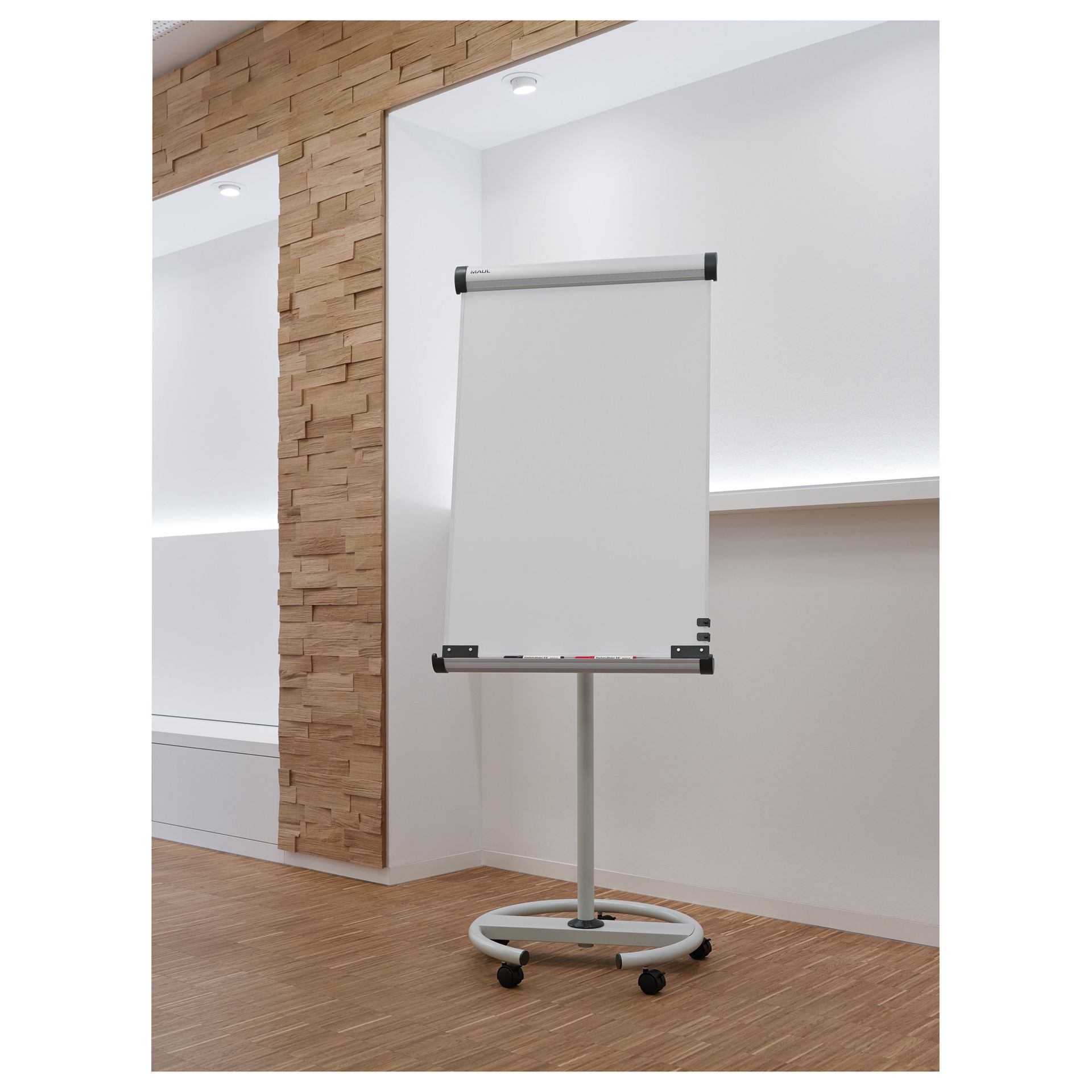 Flipchart MAULsolid 74x117cm Rundfuß grau