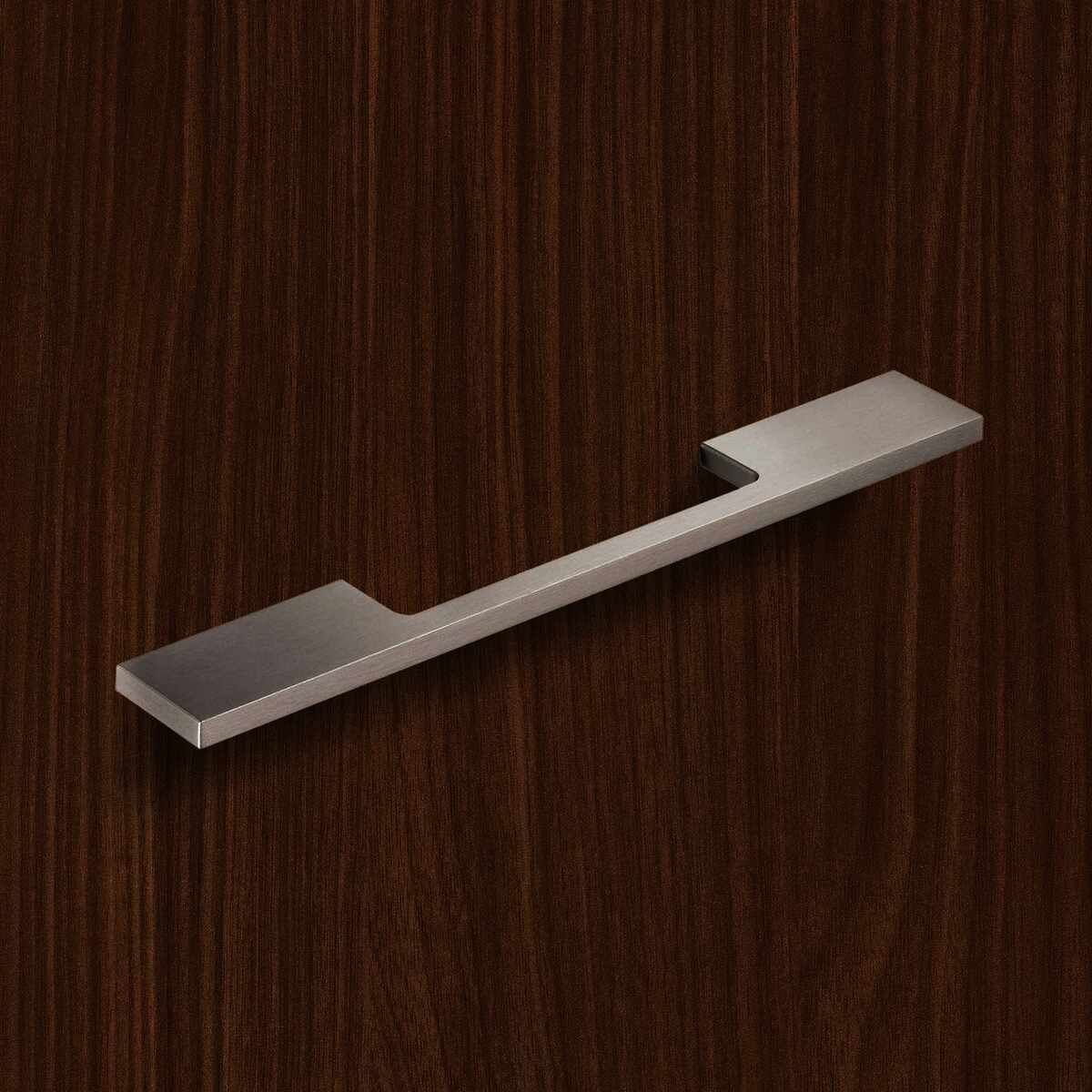 Griff Velitra, Bohrabstand 128 / 192 mm, L 204 mm,