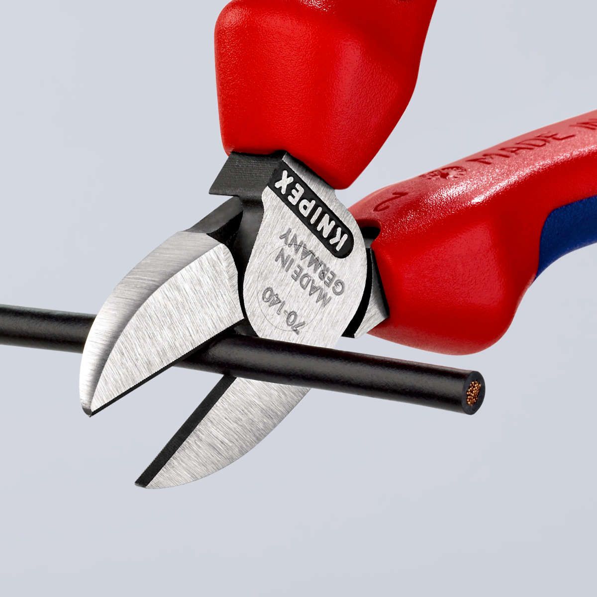KNIPEX 70 02 140 Seitenschneider mit Mehrkomponenten-Hüllen schwarz atramentiert 140 mm