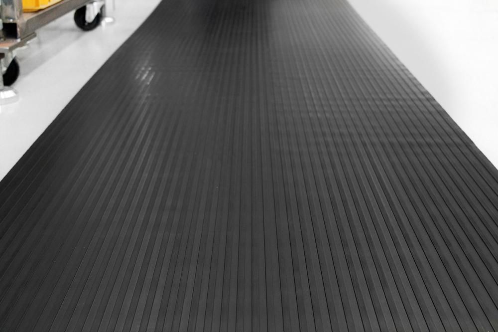 Gummiriefenmatte 3mm COBArib schwarz B90 cm x lfd.M