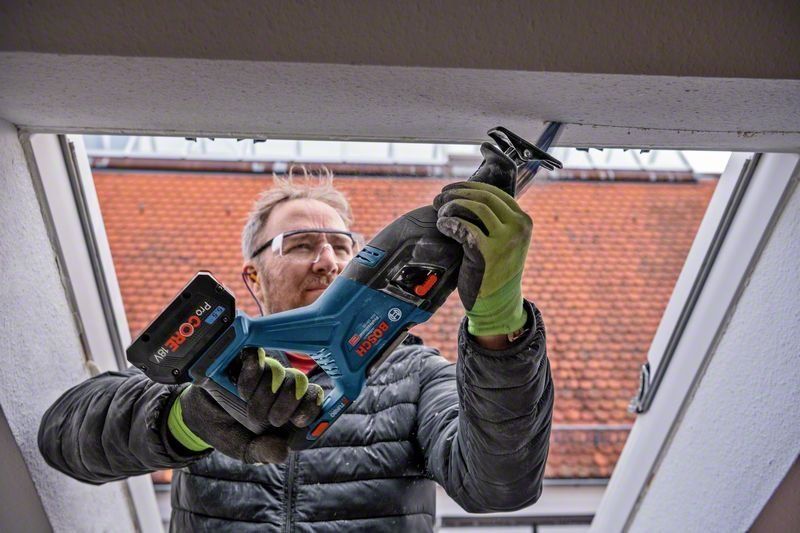 Bosch Akku-Säbelsäge BITURBO GSA 18V-28