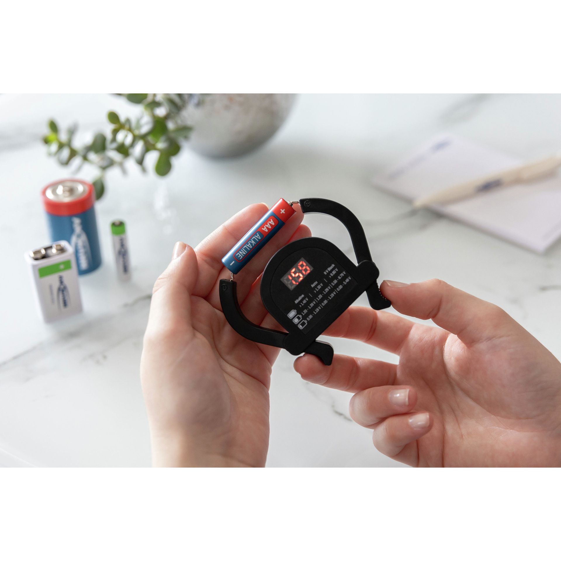 Batterietester für Thekenbereich